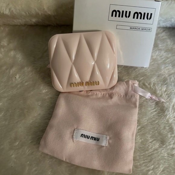 NWT  Miu Miu Blush Pink Mirror w/ Magnification Dust Bag and Box - Picture 4 of 4
